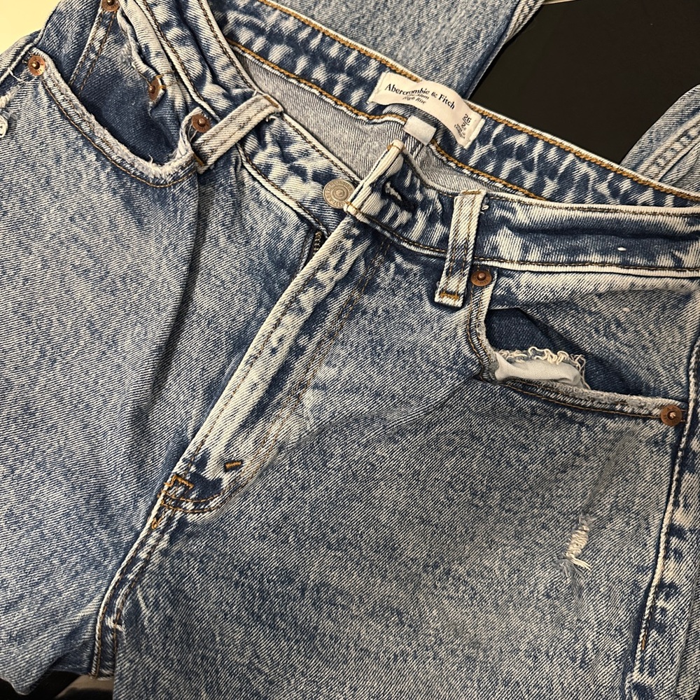 Abercrombie & Fitch Light Blue Relaxed Jeans
